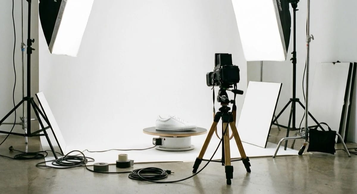 fotografia produktowa 360 stopni - studio z platformą obrotową