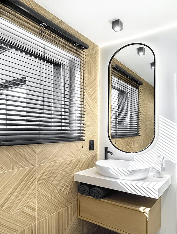 Nowoczesna łazienka z drewnianymi płytkami, owalnym lustrem i białą umywalką nablatową