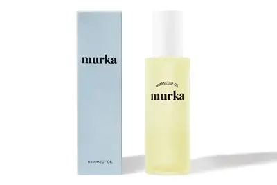 Packshot olejku kosmetycznego w szklanej butelce z eleganckim pudełkiem na białym tle