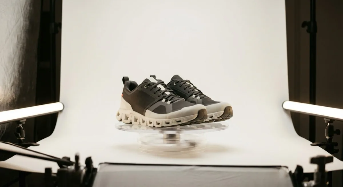 Fotografia produktowa 360 stopni - jak zrobić zdjęcia obrotowe za 30 PLN, Zdjęcie 21 fotografia 360 - buty na platformie obrotowej w studio