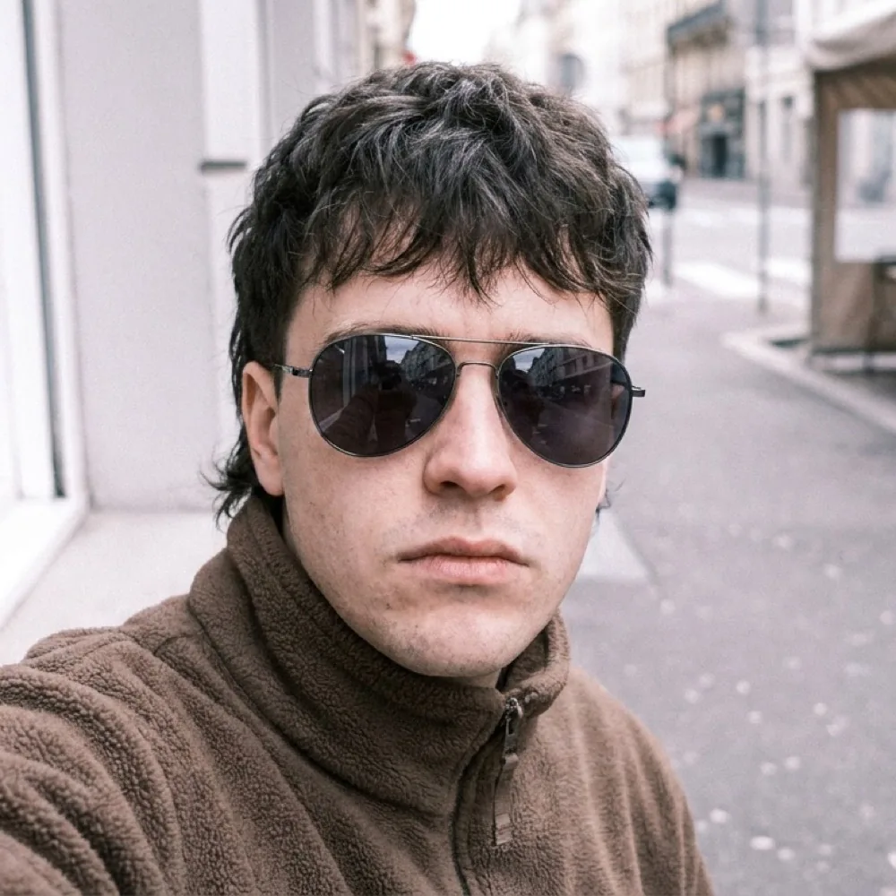 Selfie na zdjęcie profilowe w okularach