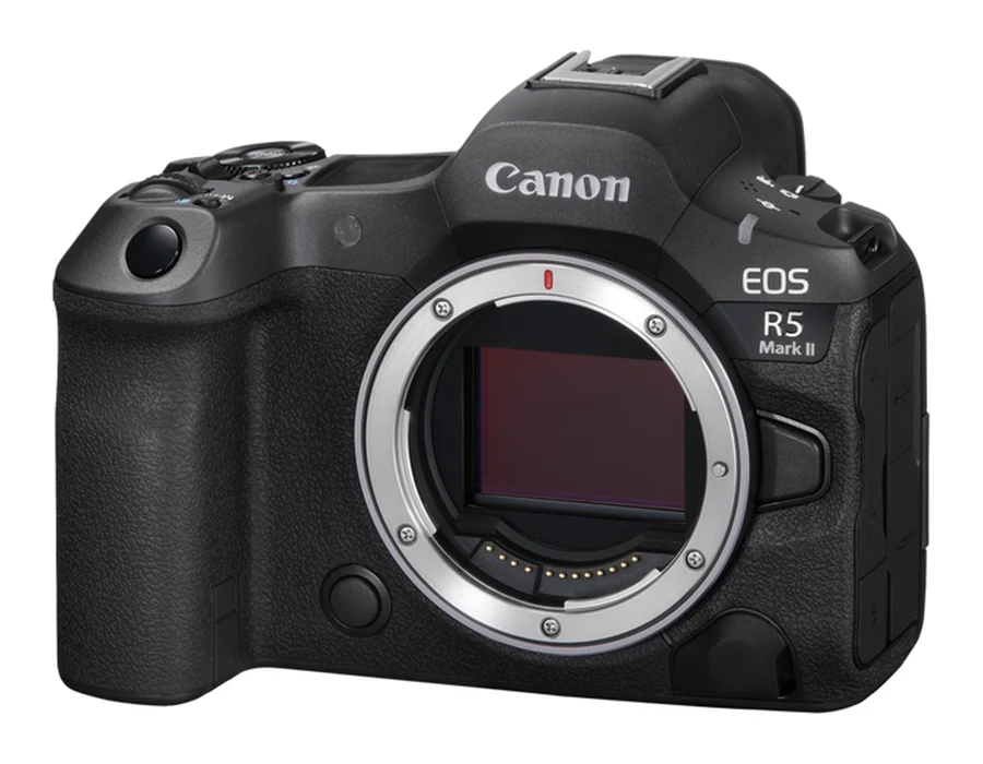 Aparat bezlusterkowy Canon EOS R5 Mark II, sam korpus bez obiektywu, na białym tle